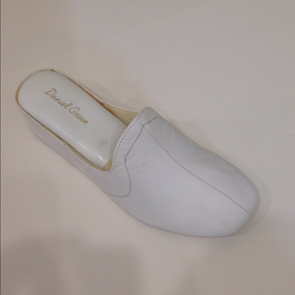 Daniel Green White Kidskin Leather Closed Toe Mule